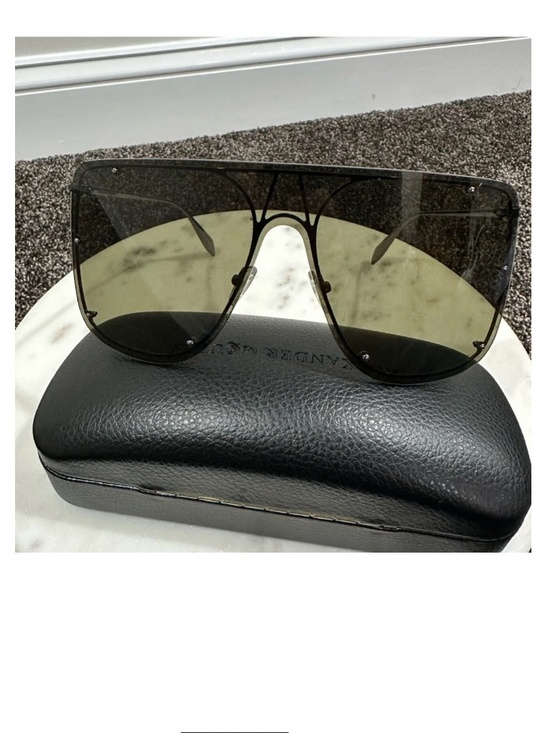 Alexander McQueen Oversized Shield Sunglasses Black Gradient Lens w/ Case main image 5